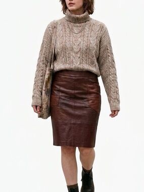 VTG Gap Burgundy Leather Paneled Midi Skirt - Size 1